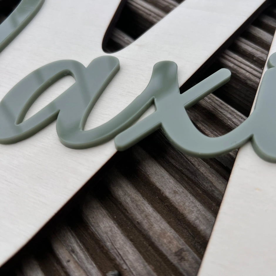 Wanddeko Buchstabe aus Holz mit Acryl-Namensschrift Kreativio