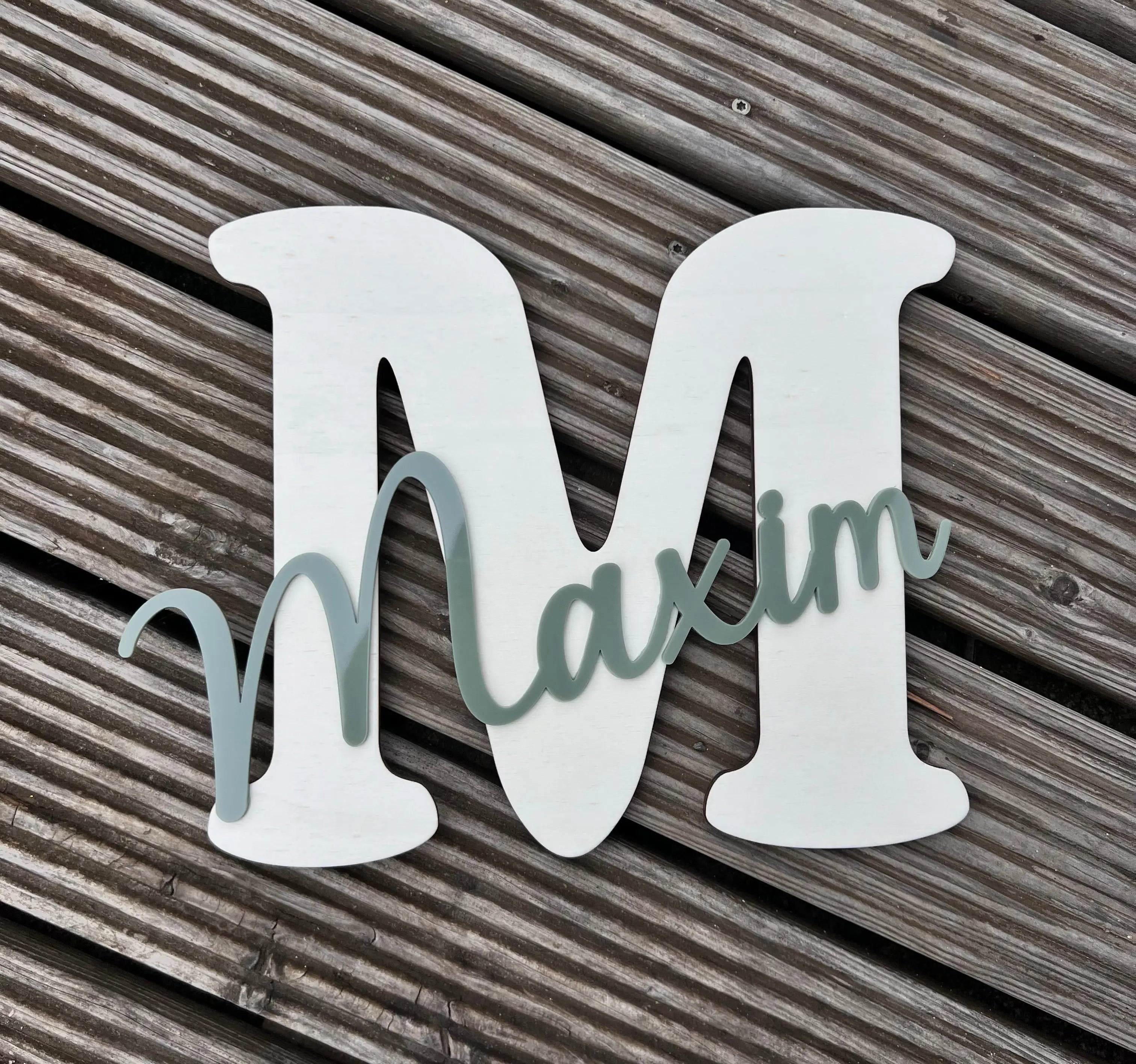 Wanddeko Buchstabe aus Holz mit Acryl-Namensschrift Kreativio