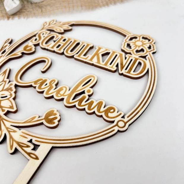 Tortenstecker „Schulkind“ – personalisiert mit Name Kreativio