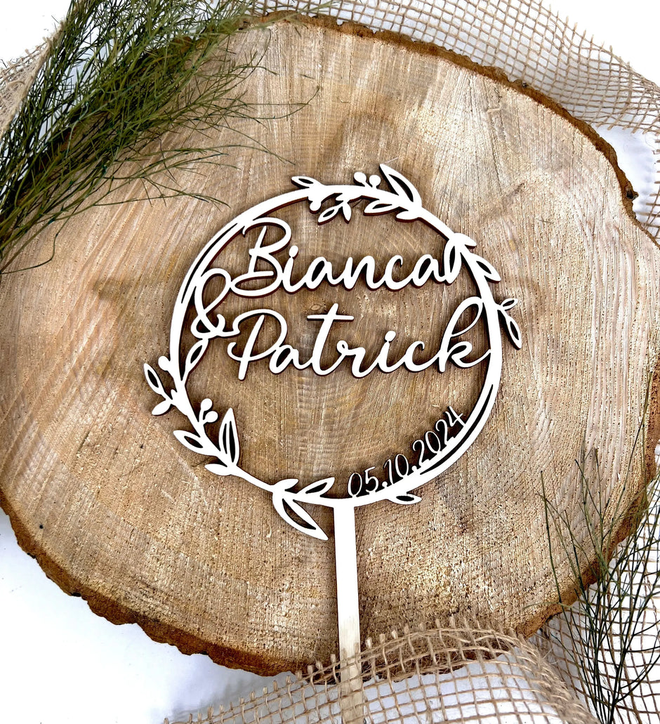 Tortenstecker „Ehrenkranz“ – personalisiert mit Namen & Datum Kreativio