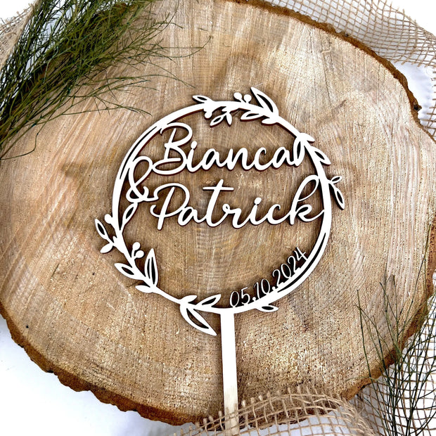 Tortenstecker „Ehrenkranz“ – personalisiert mit Namen & Datum Kreativio