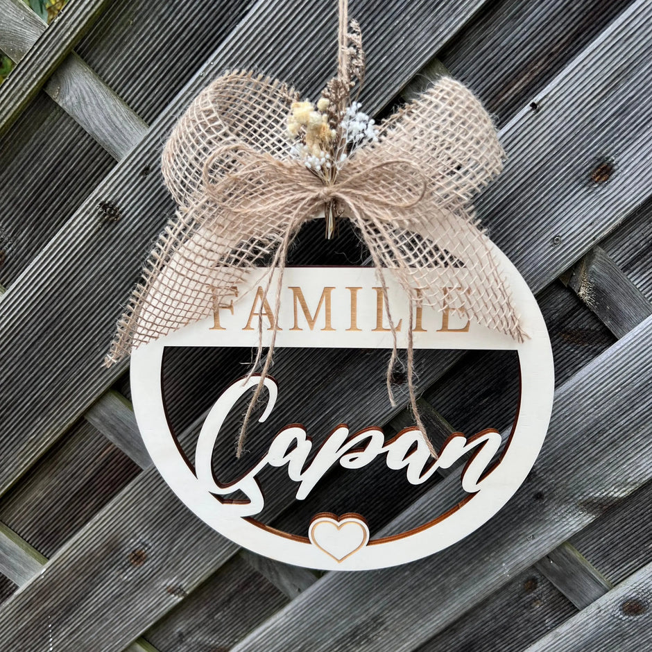 Türschild "Familie" mit Herzchen – personalisiert (Ø 25 cm) Kreativio