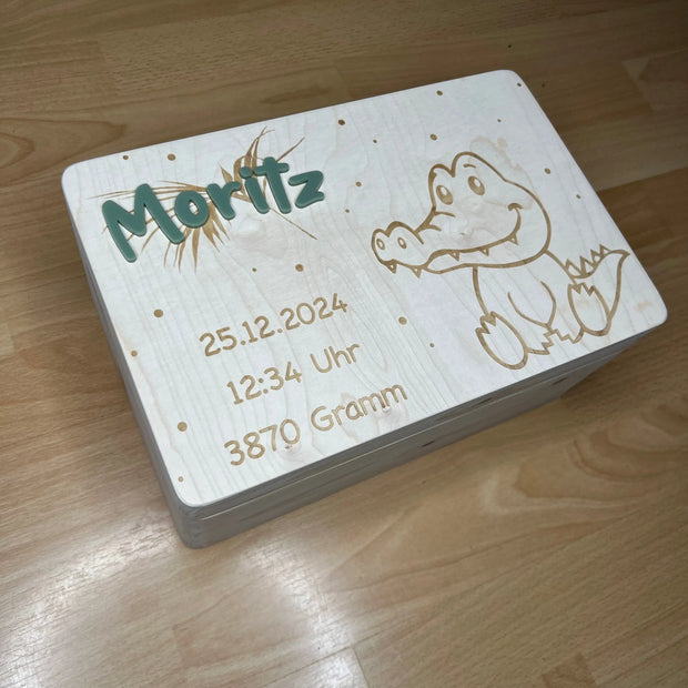 Erinnerungskiste "Krokodil" mit Namen aus Acrylglas Kreativio
