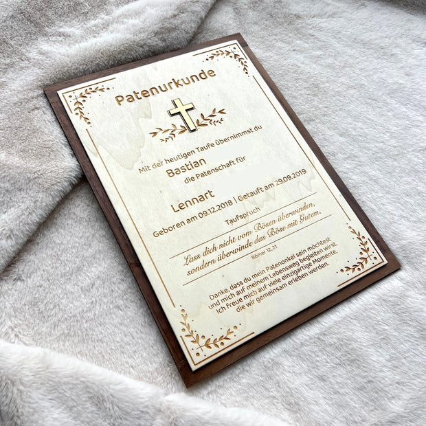Patenurkunde "Goldenes Kreuz" aus Walnussholz Kreativio